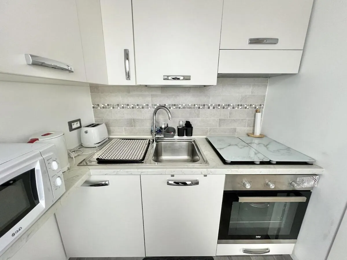 Downtown - Fully Equipped Studio - Wi-Fi And Air Conditioning Cannes 0*,  France